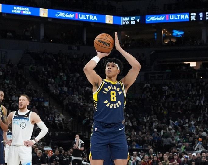 PP电子官方-非常高效！弗里曼8投7中攻下14分10板2帽